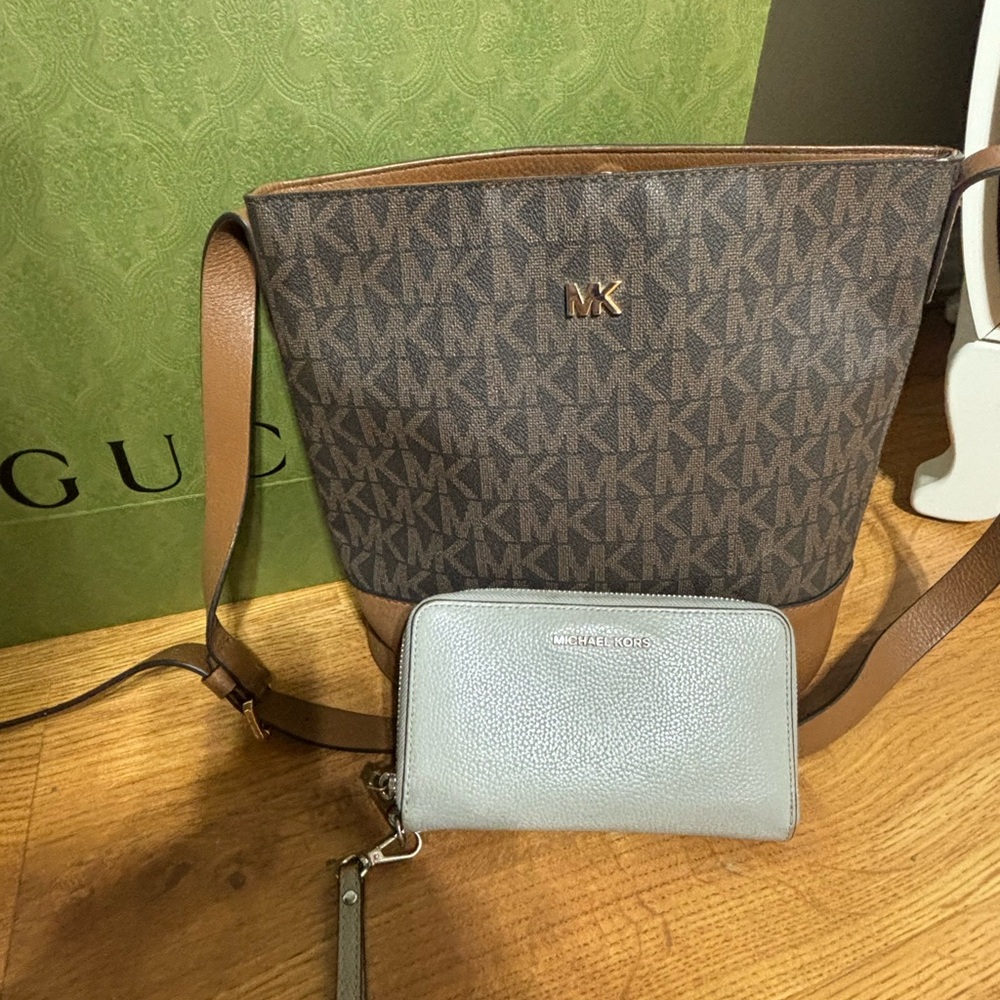 Michael Kors purse/wallet